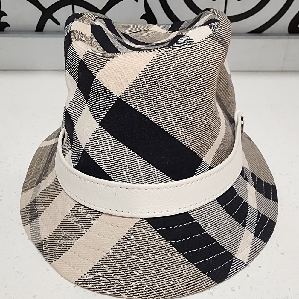 RARE DISCONTINUTED Burberry Black and Cream Nova Check Bucket Hat Sz M Fits S